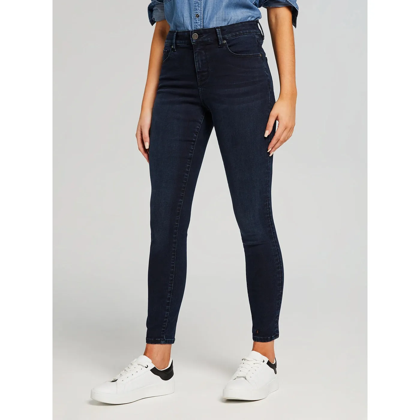 JJ Mid Rise Dark Blue Mid Jeans