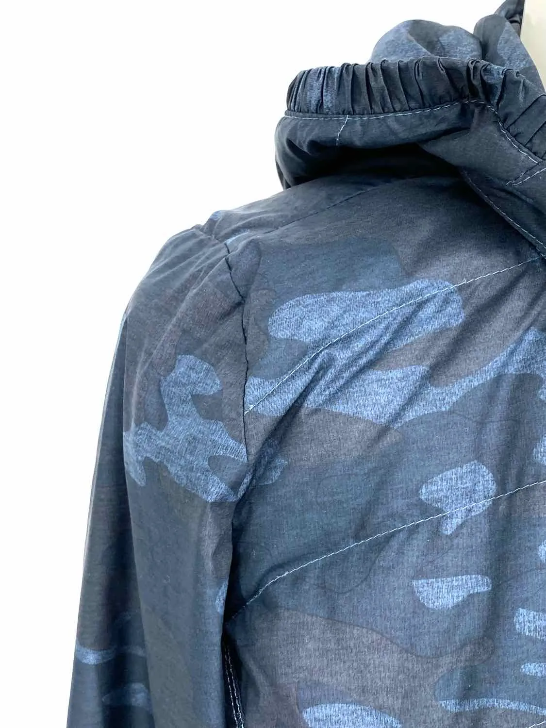 Lululemon Spring Fling Women's Blue Hooded Windbreaker Camoflage Size 4 Jacket